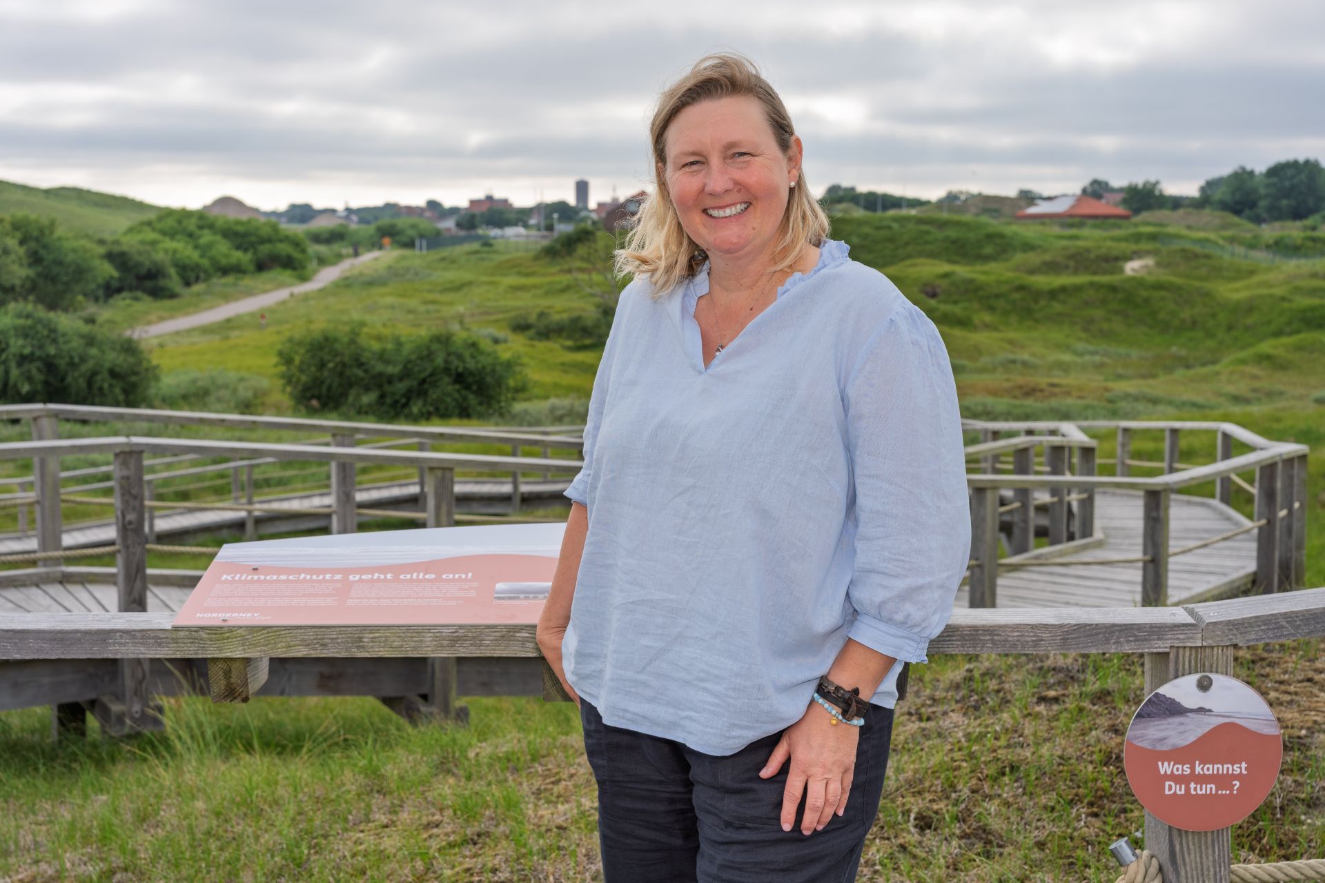 Tanja Pohl in der Norderneyer D�nenlandschaft